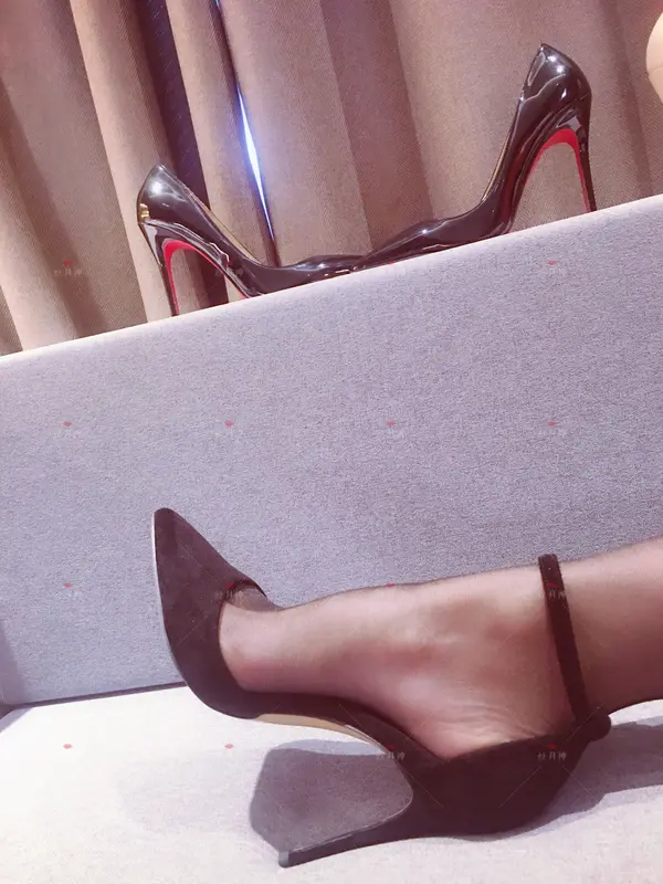 丝月神-红色孔雀翎绒面一字带红色方扣 - 丝月神